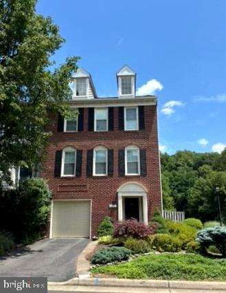 Property Photo: 2089 Gillen Lane VA 22043