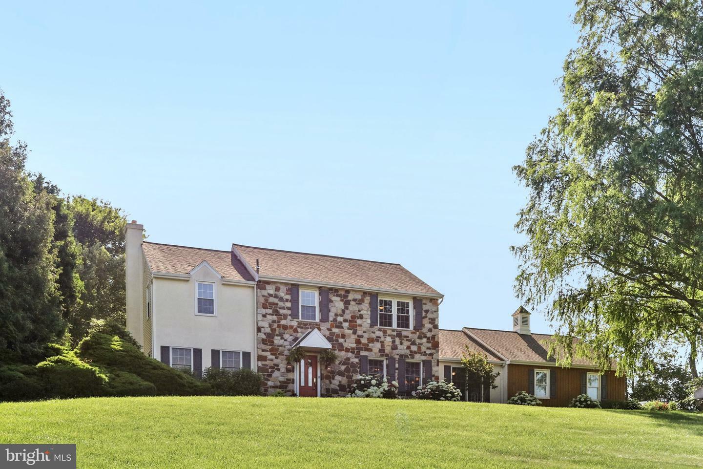 Property Photo: 1118 Dorset Drive PA 19382