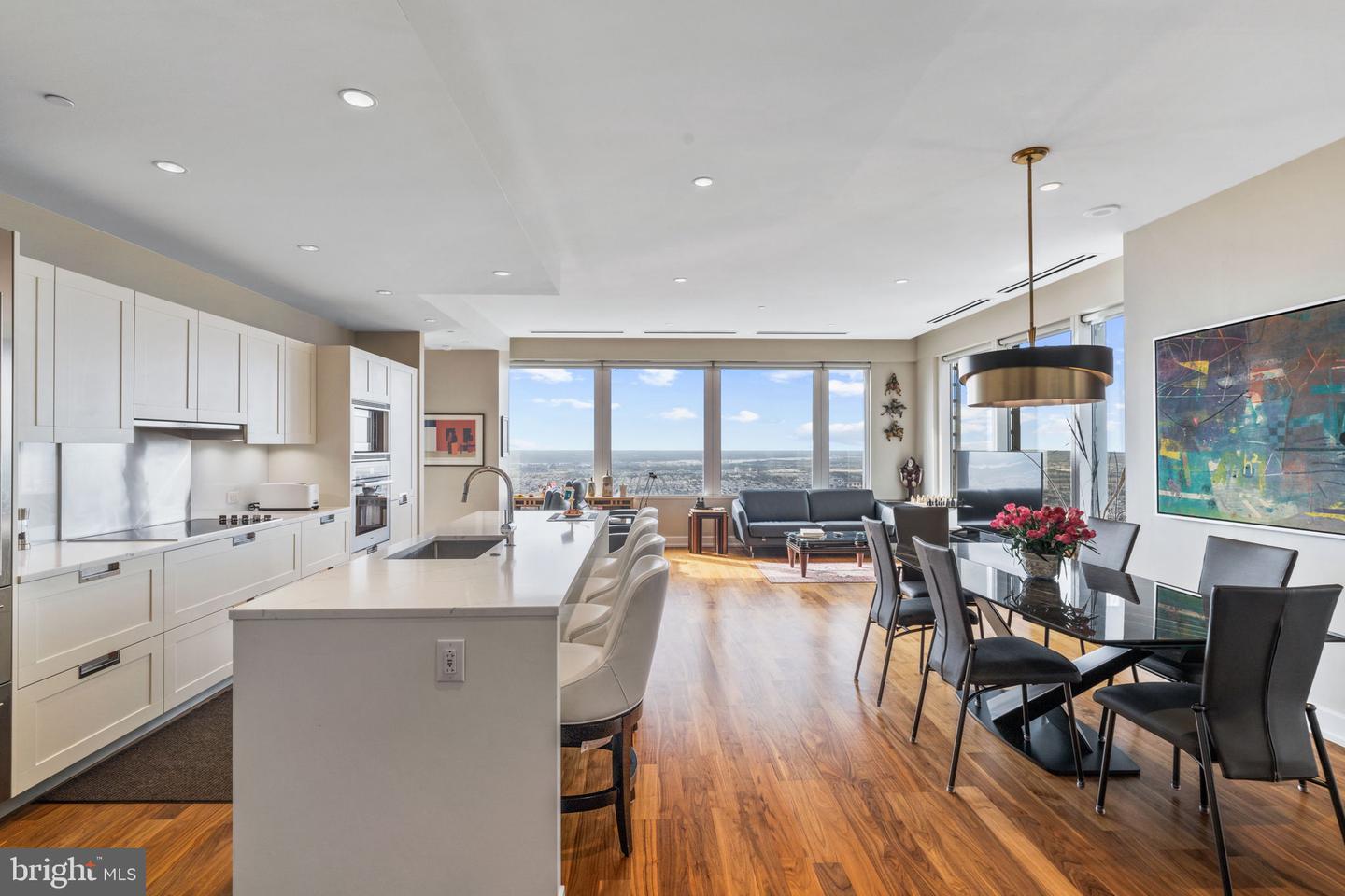 Property Photo: 50 S 16th Street 5101 PA 19102
