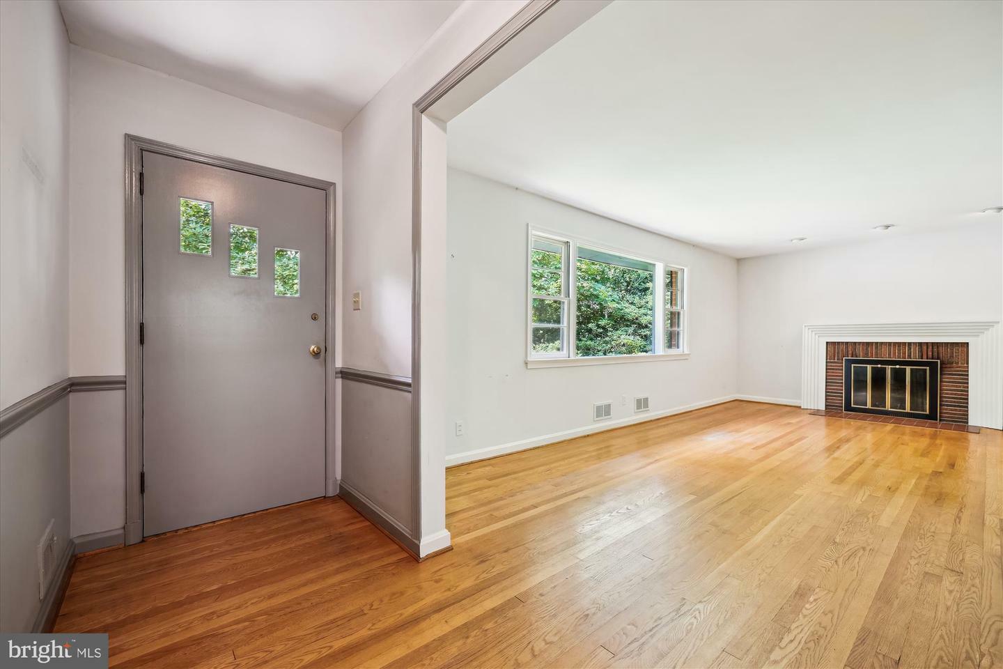 Property Photo: 1305 Woodside Parkway MD 20910