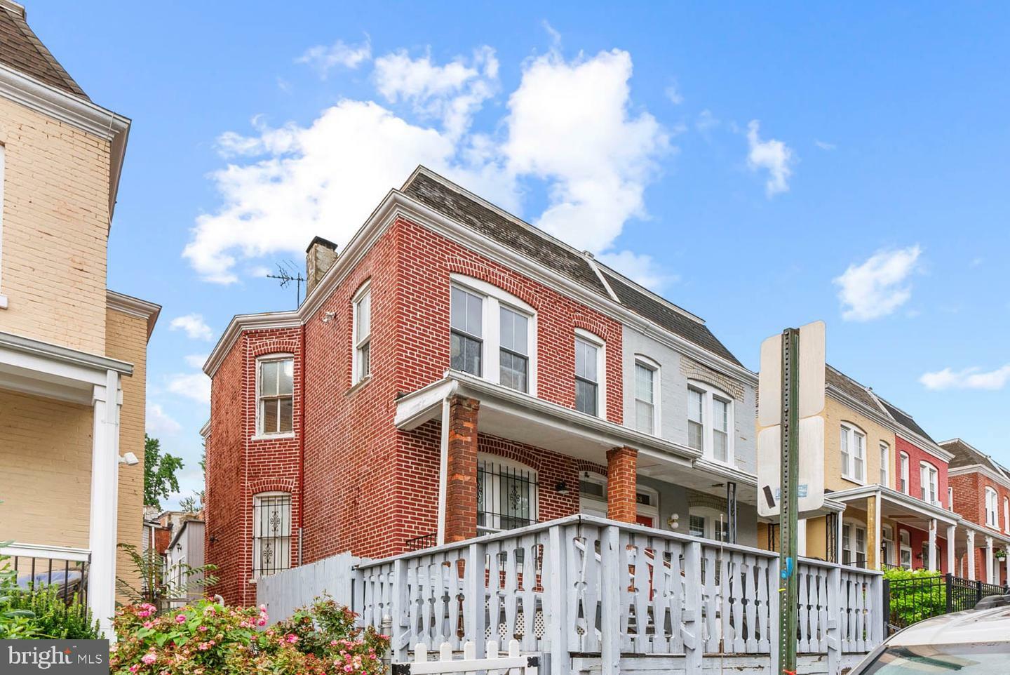 745 Gresham Place NW  Washington DC 20001 photo