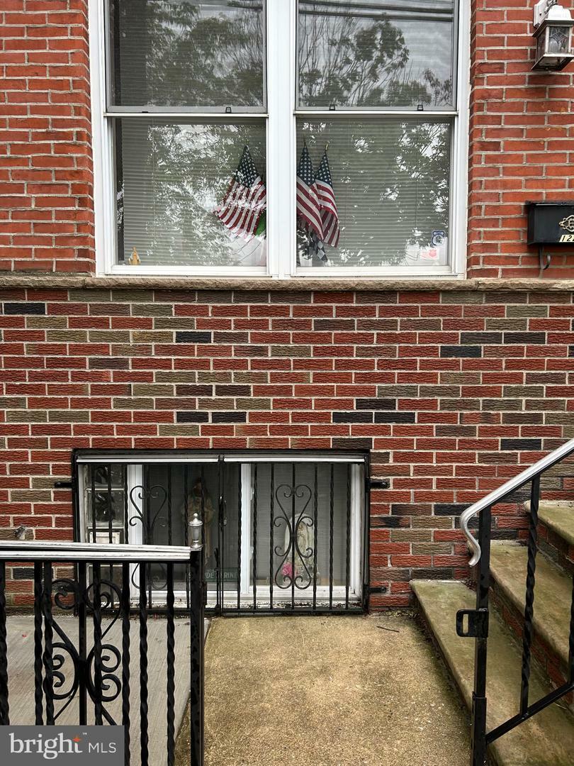 Property Photo: 1220 Reed Street PA 19147