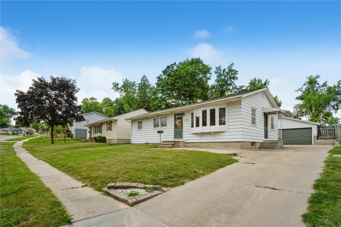 3624 Bel Air Drive SE  Cedar Rapids IA 52403 photo