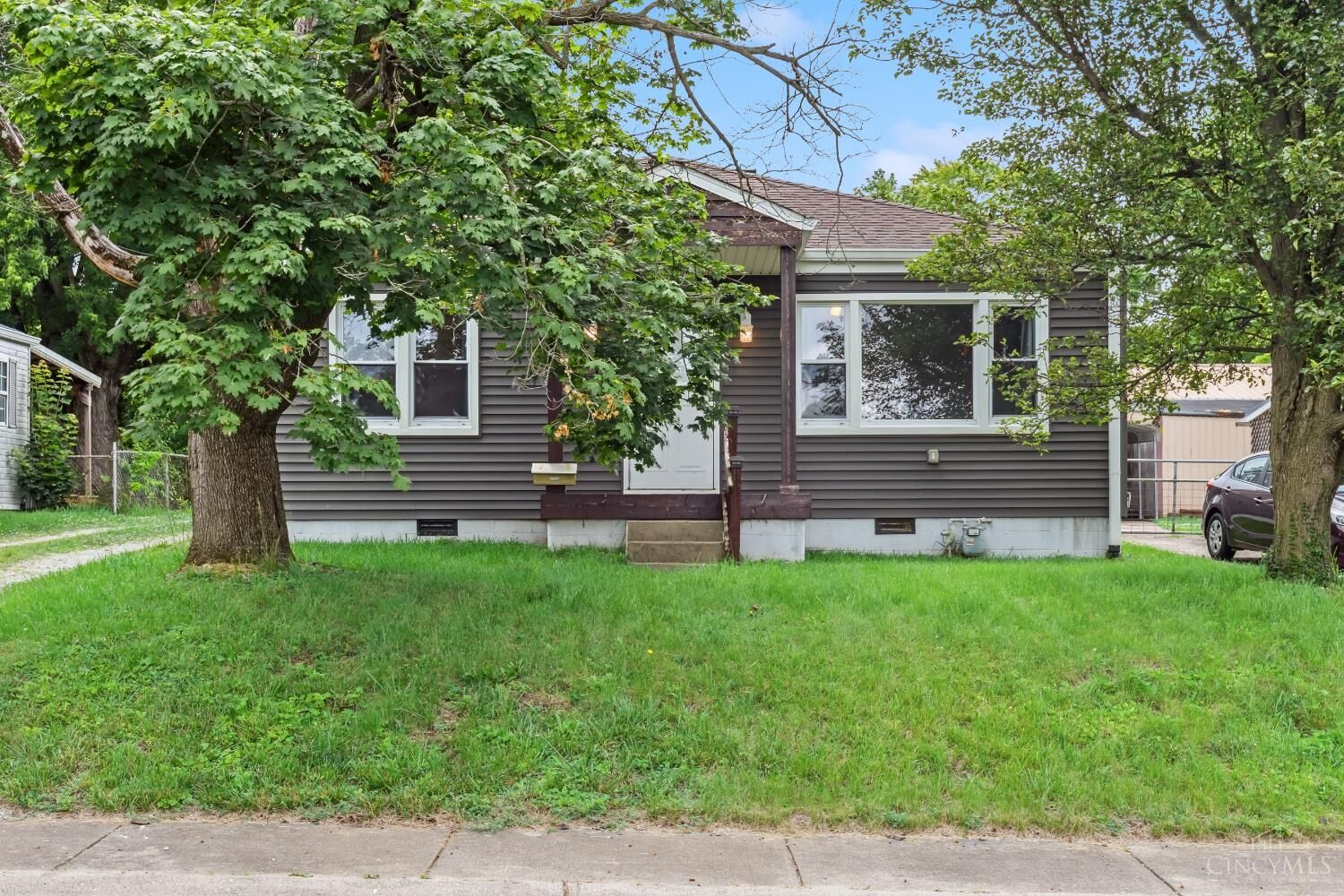 Property Photo: 318 Sunset Drive OH 45065