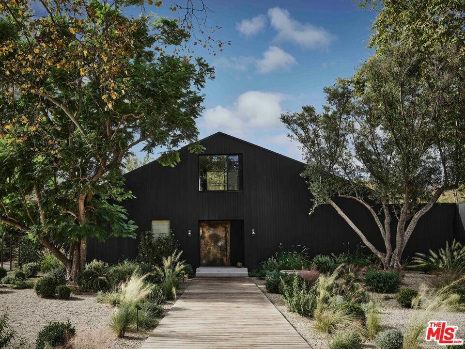 Property Photo:  6153 Bonsall Dr  CA 90265 