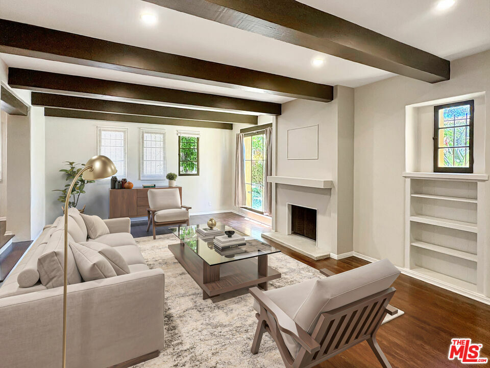 Property Photo: 170 N Orange Dr CA 90036