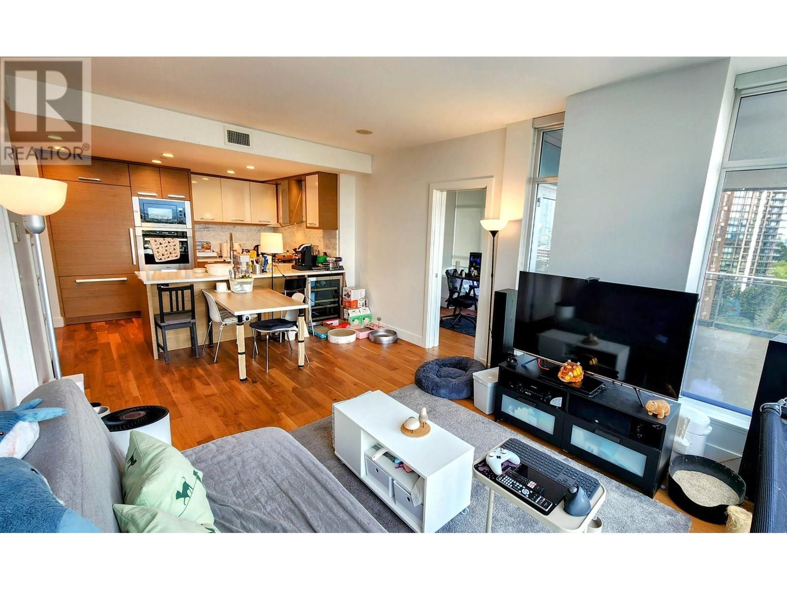 Property Photo: 4360 Beresford Street 902 BC V5H 0G2