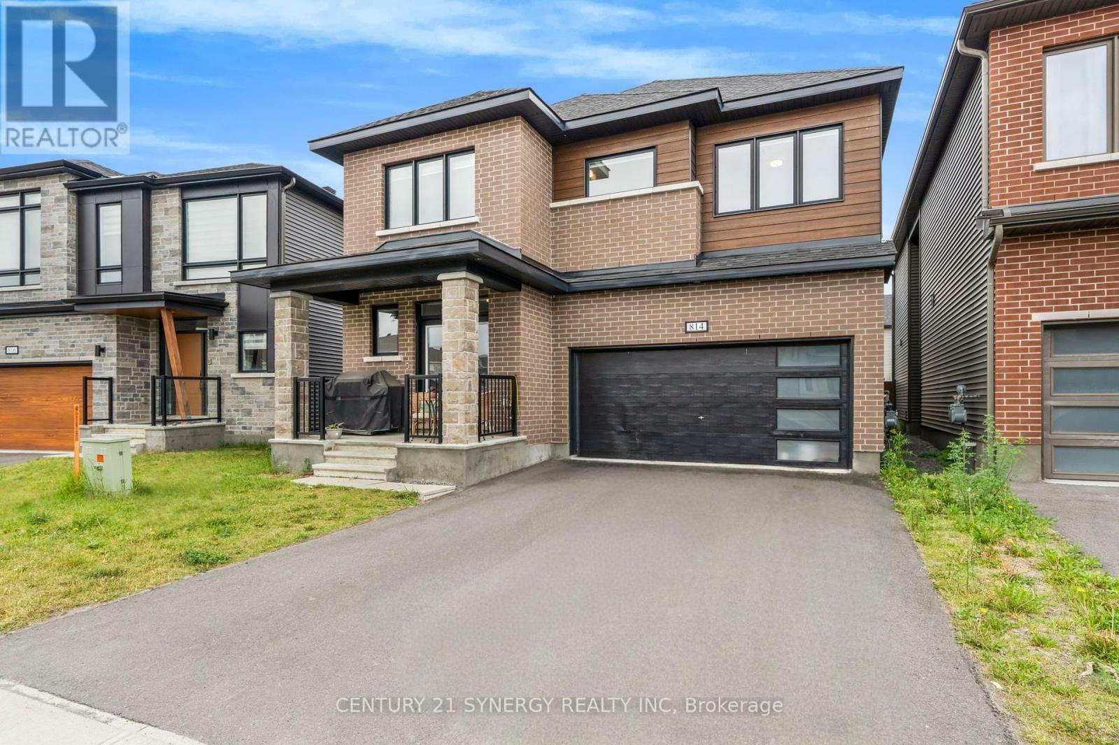 Photo de la propriété: 814 Crossgate Street ON K2J 7E3