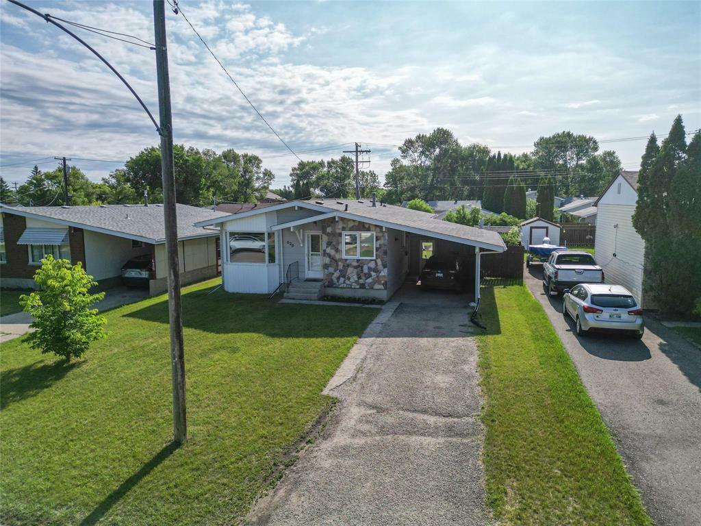 Property Photo: 629 36th Street MB R7B 2R8