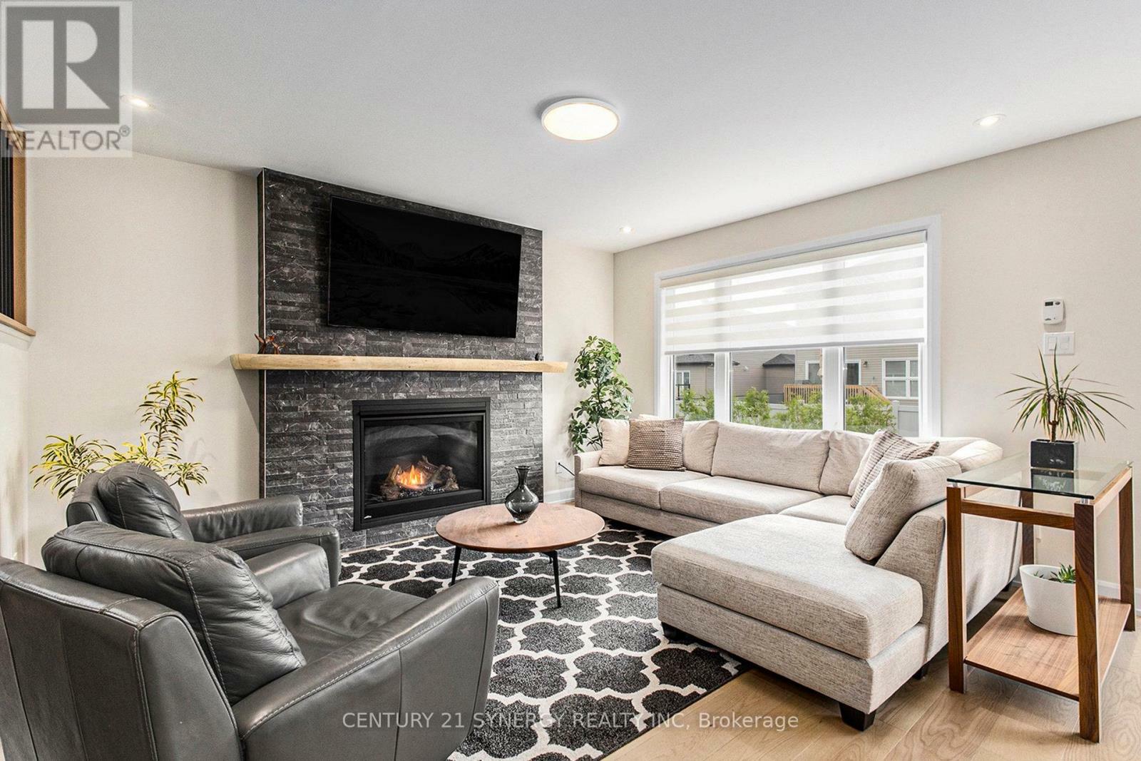 Photo de la propriété: 612 Geneva Crescent ON K0A 1W0