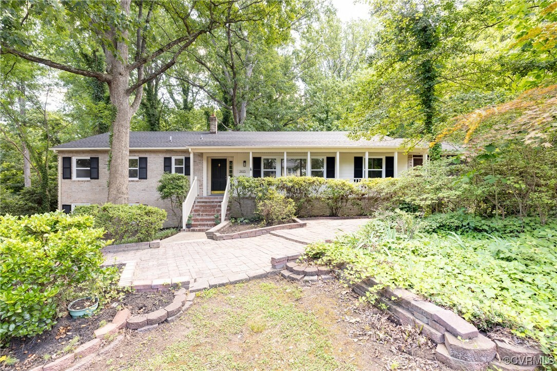 Property Photo: 3415 Lochinvar Drive VA 23235