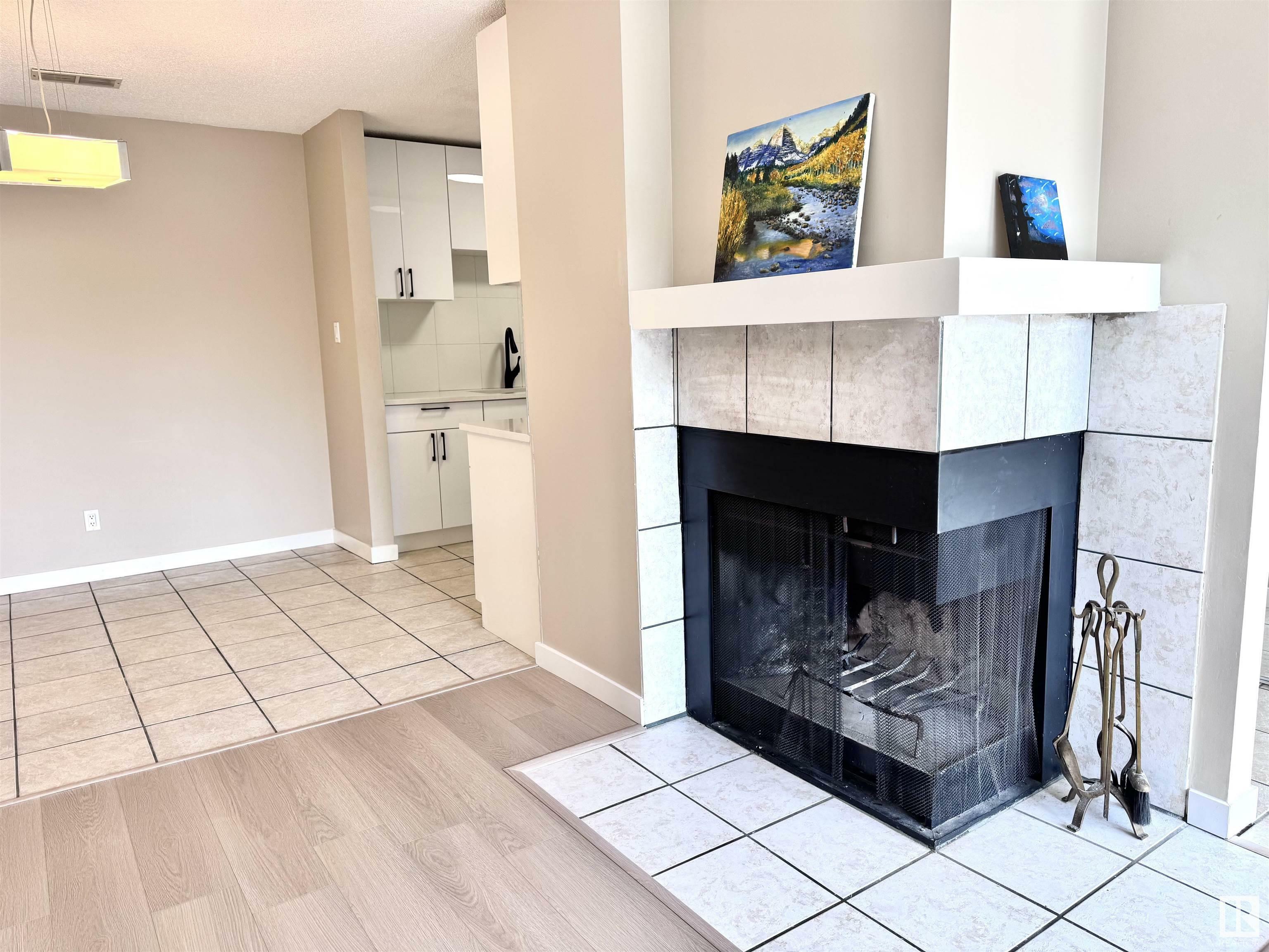 Photo de la propriété: 2204 118 Street NW 6 AB T6J 5K2