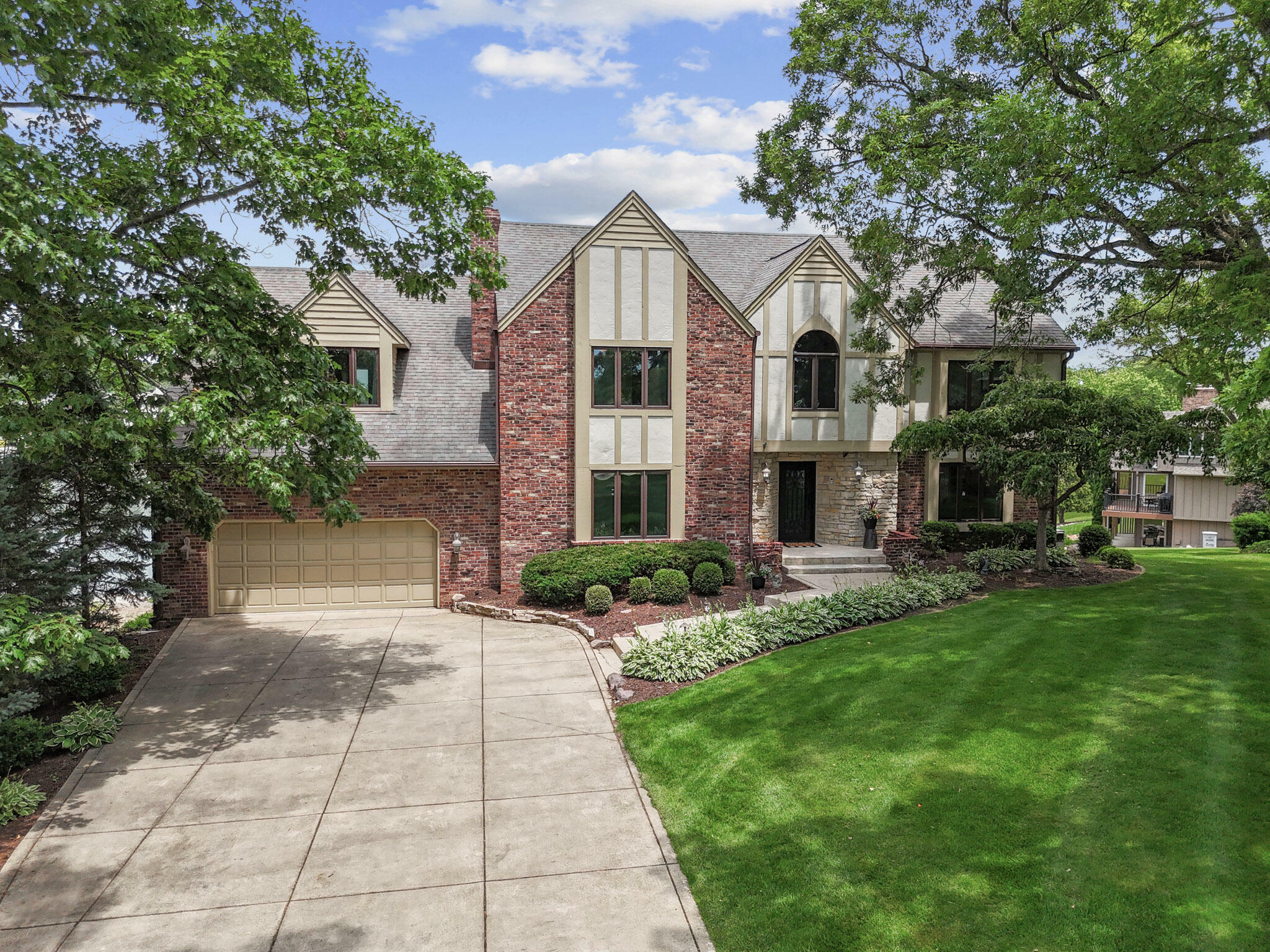 467 Scarborough Road  Valparaiso IN 46385 photo