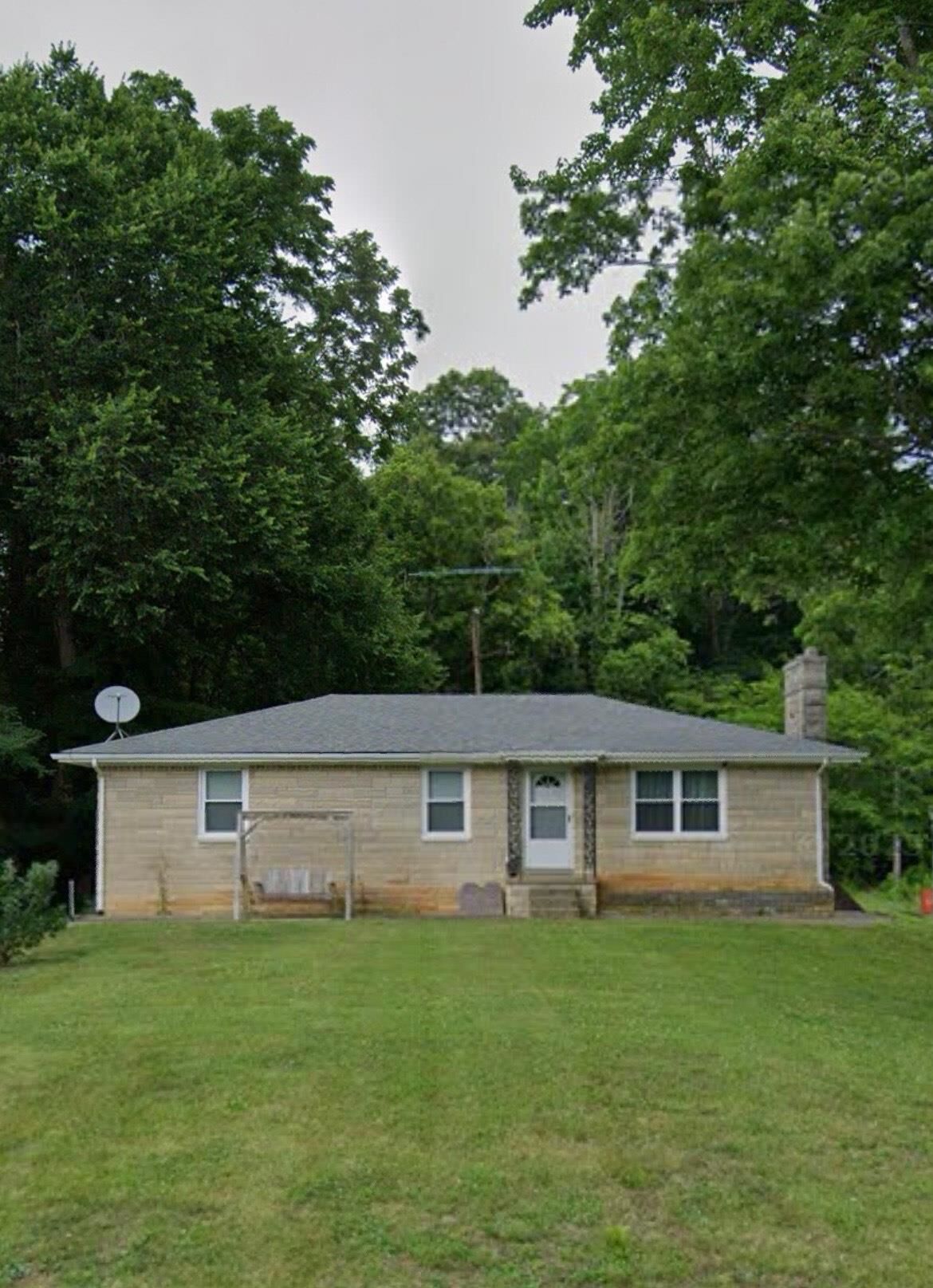 Property Photo: 5670 Little Tar Springs Rd KY 42351