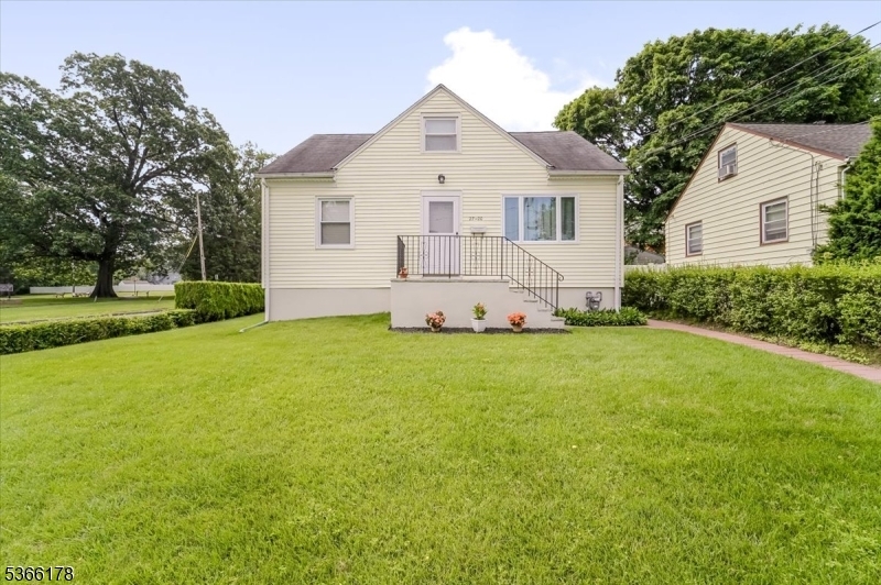 Property Photo:  27 Kipp St  NJ 07410 