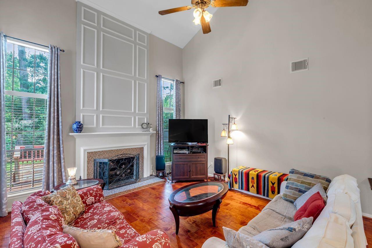 Property Photo:  15 Nightwind Place  TX 77381 
