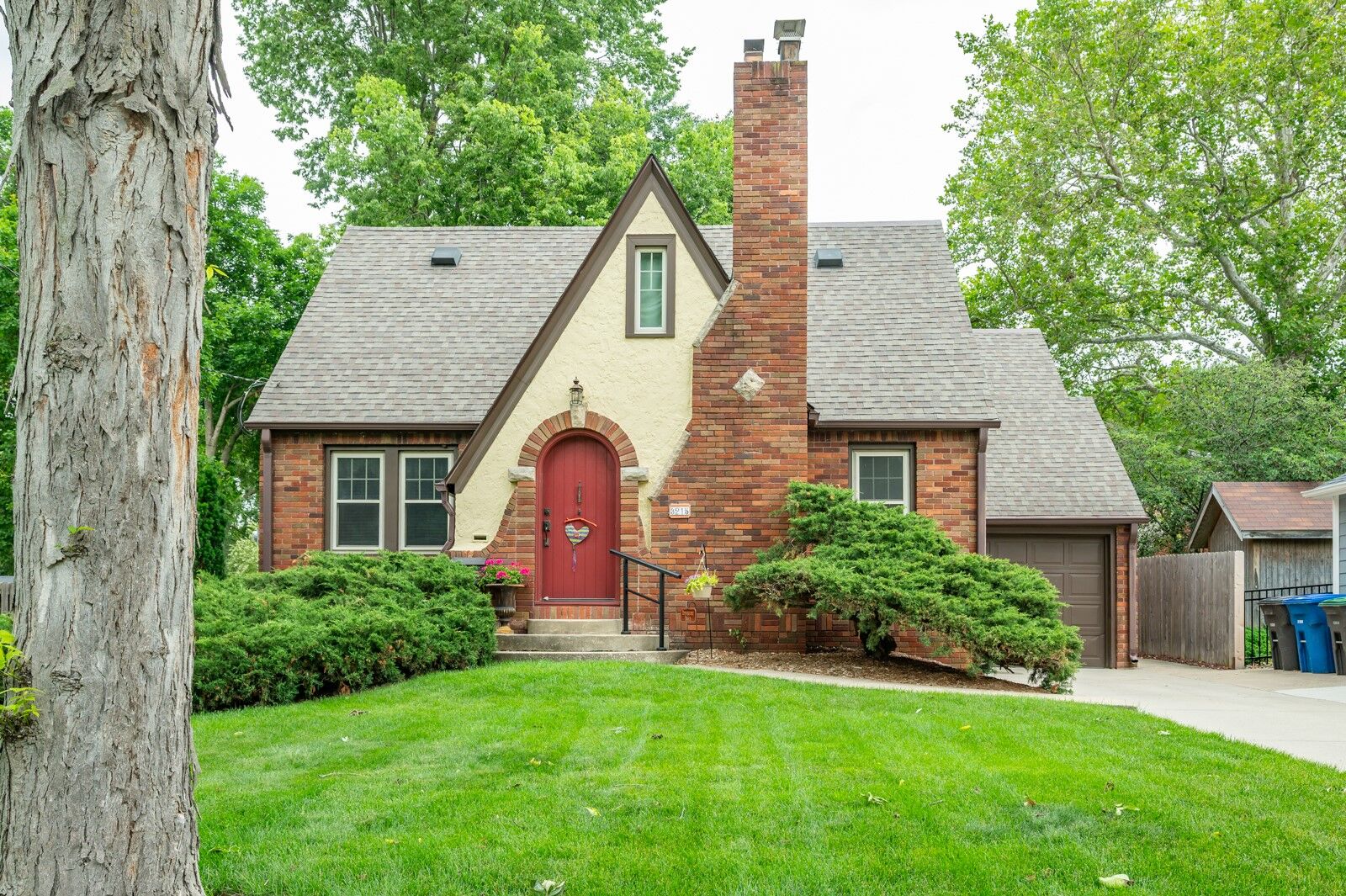 Property Photo:  3215 44th Street  IA 50310 