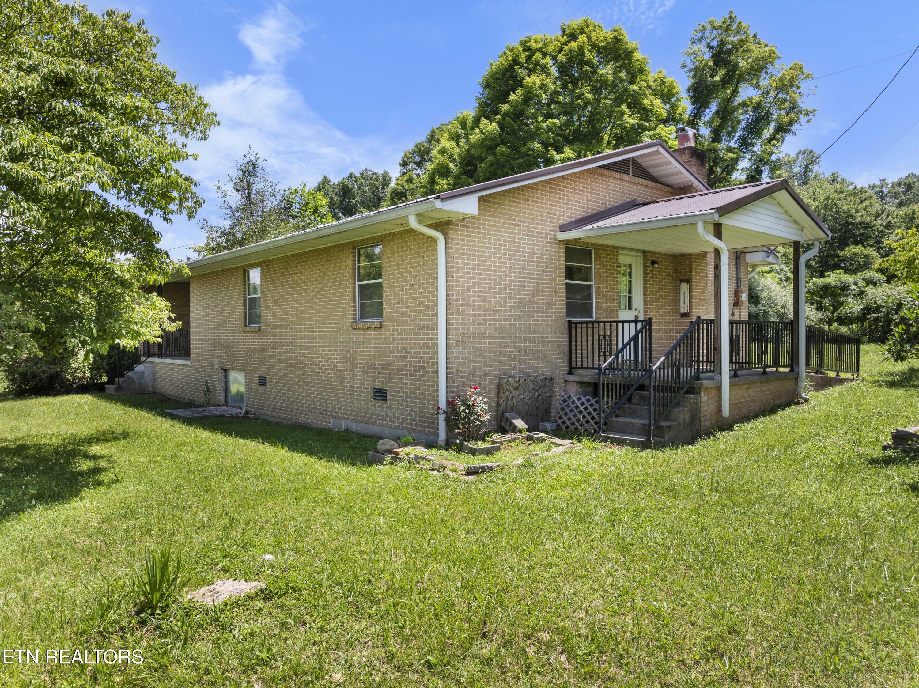Property Photo: 1584 Hwy 90 TN 37729