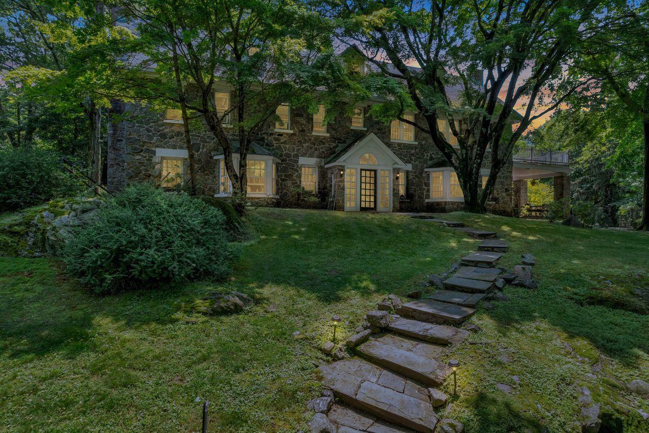 Property Photo:  23 Gracemere  NY 10591 