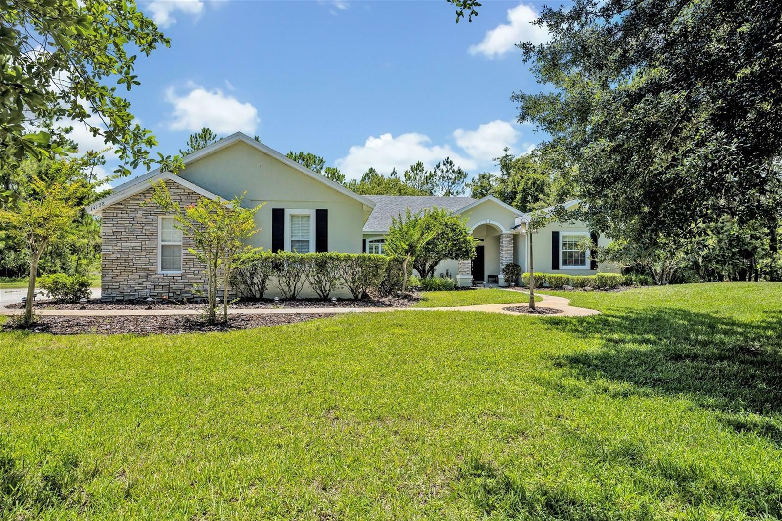 Property Photo: 14128 Bramble Bush Court FL 32832