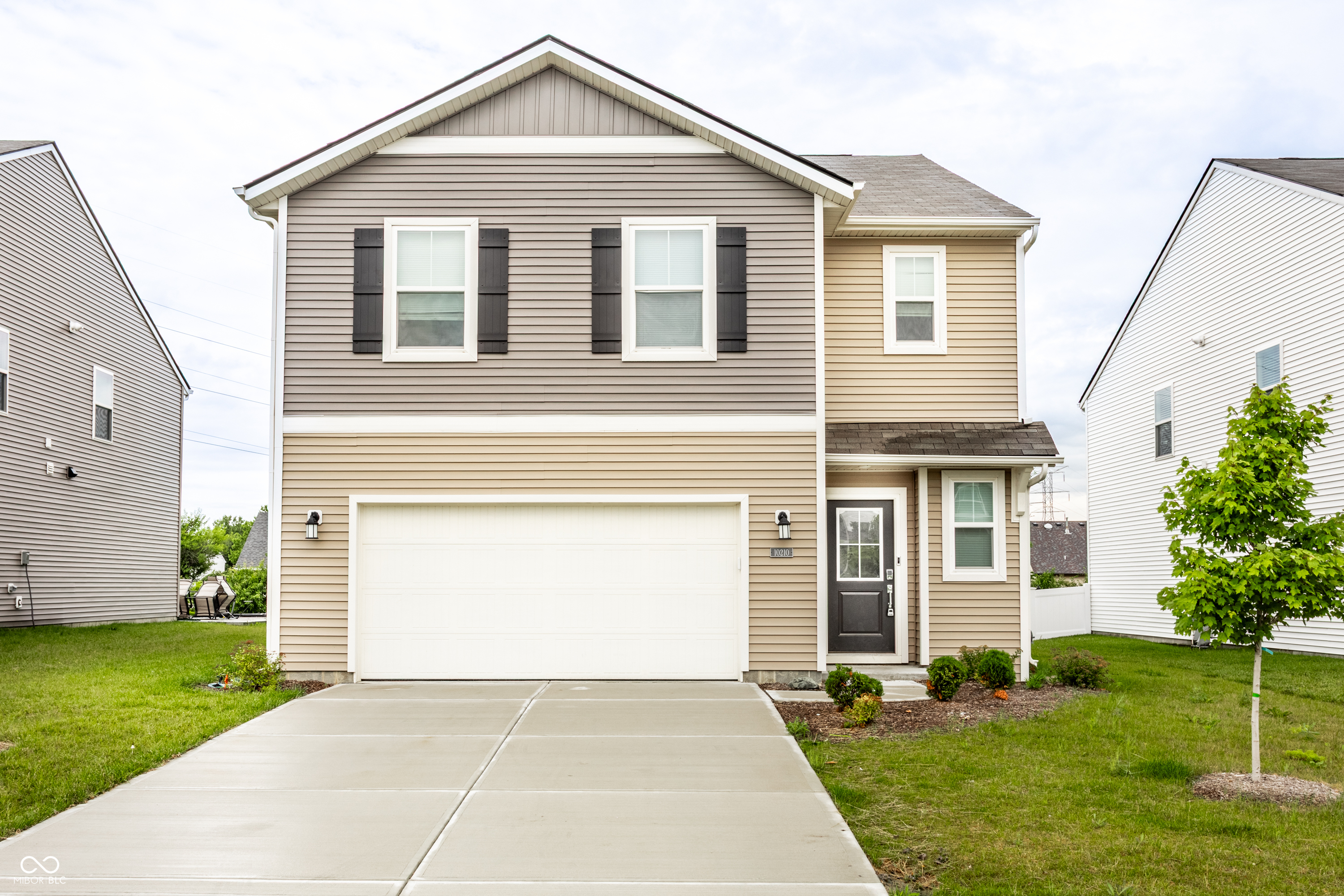 Property Photo: 10210 Samerton Lane IN 46239