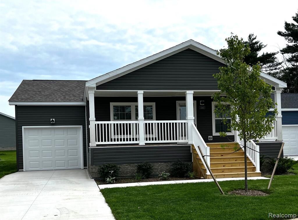 Property Photo:  2760 Naples Court  MI 48446 