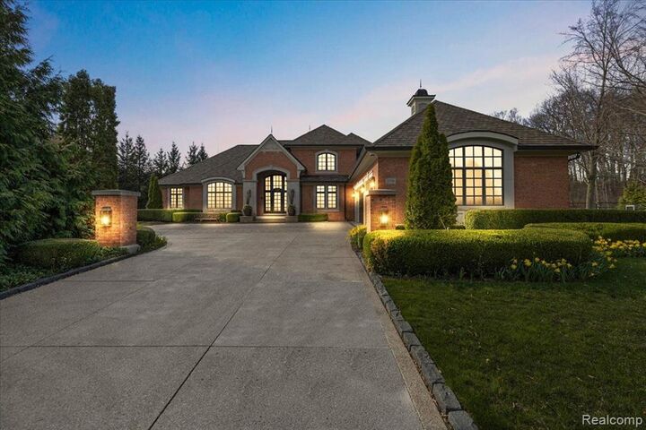 Property Photo: 2779 Turtle Lake Drive MI 48302 0767
