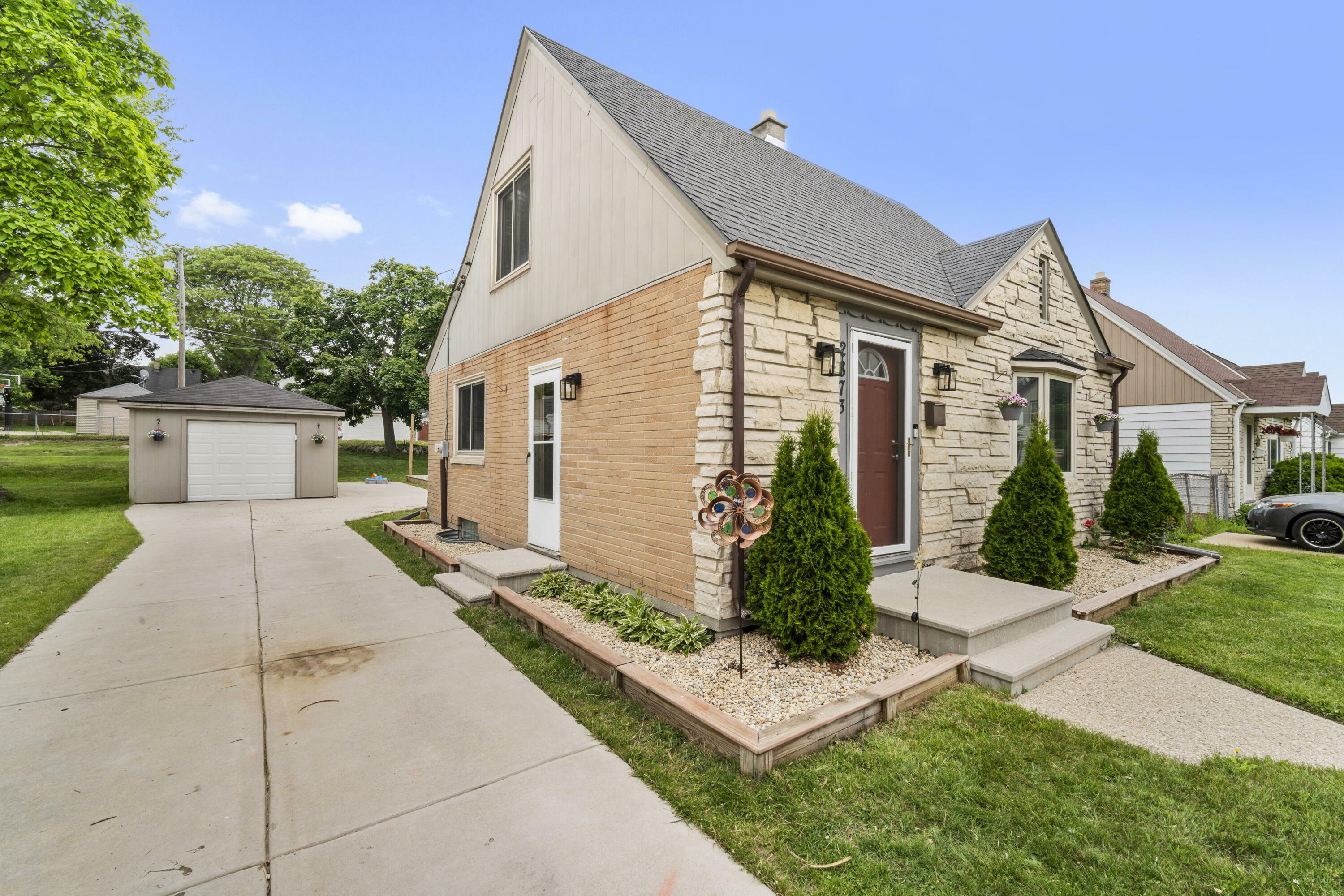 Property Photo: 2873 S 91st St WI 53227
