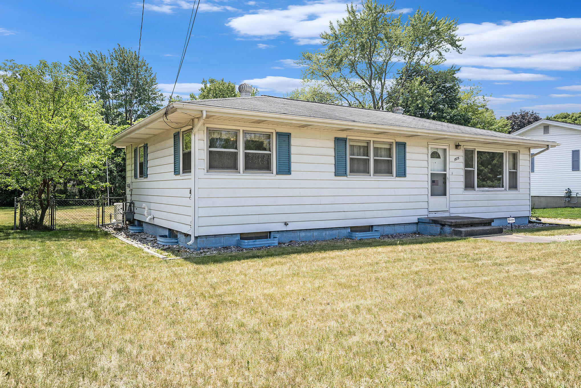Property Photo: 1975 Southwood Avenue MI 49441