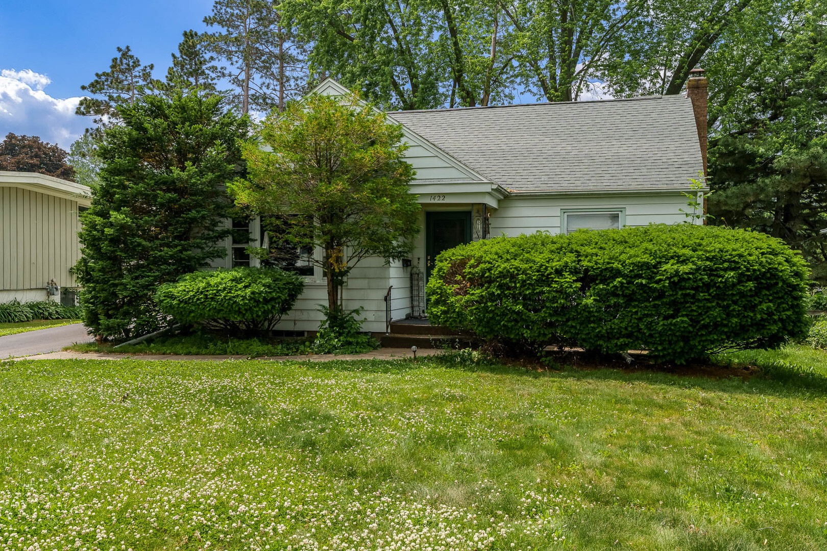 Property Photo: 1422 S Burchard Avenue IL 61032