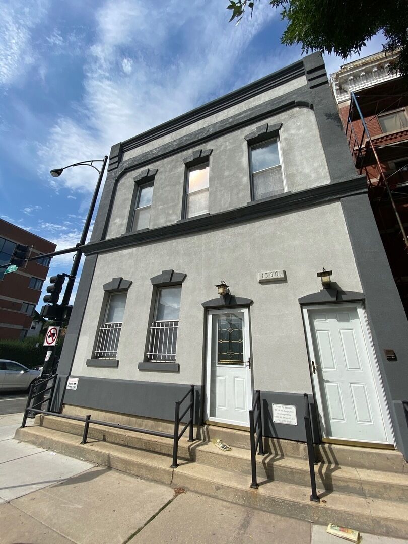 Property Photo: 1000 N Wood Street 2 IL 60622
