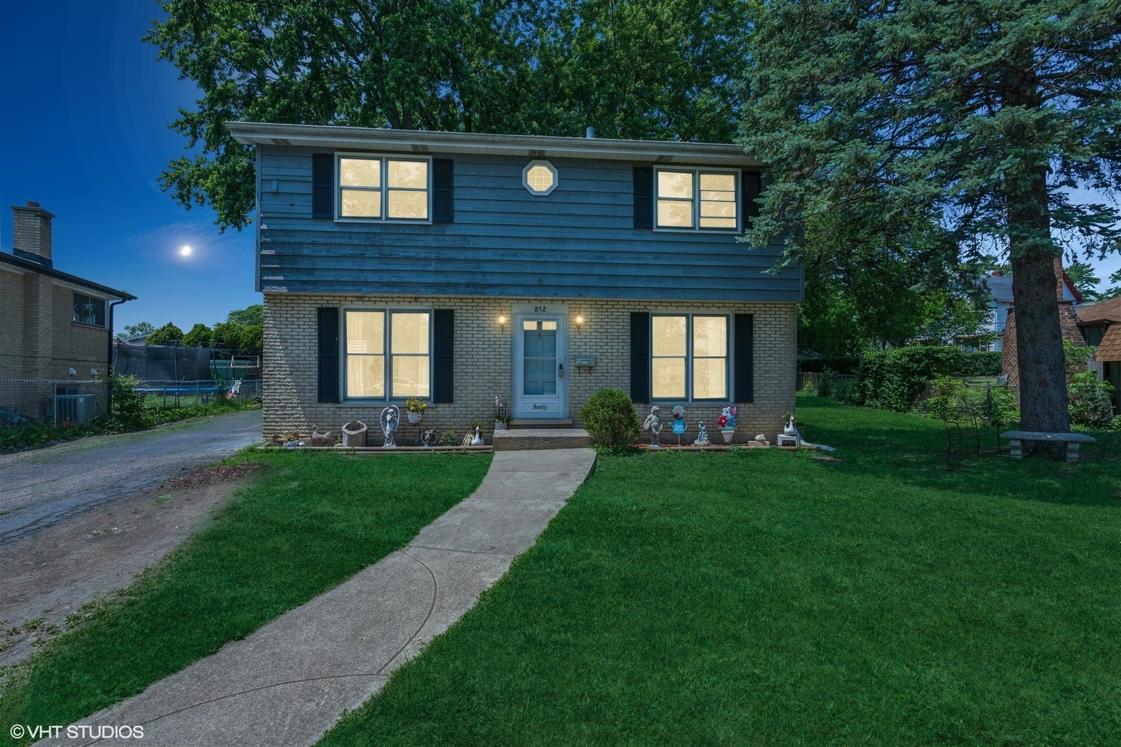 Property Photo: 852 Pamela Drive IL 60106