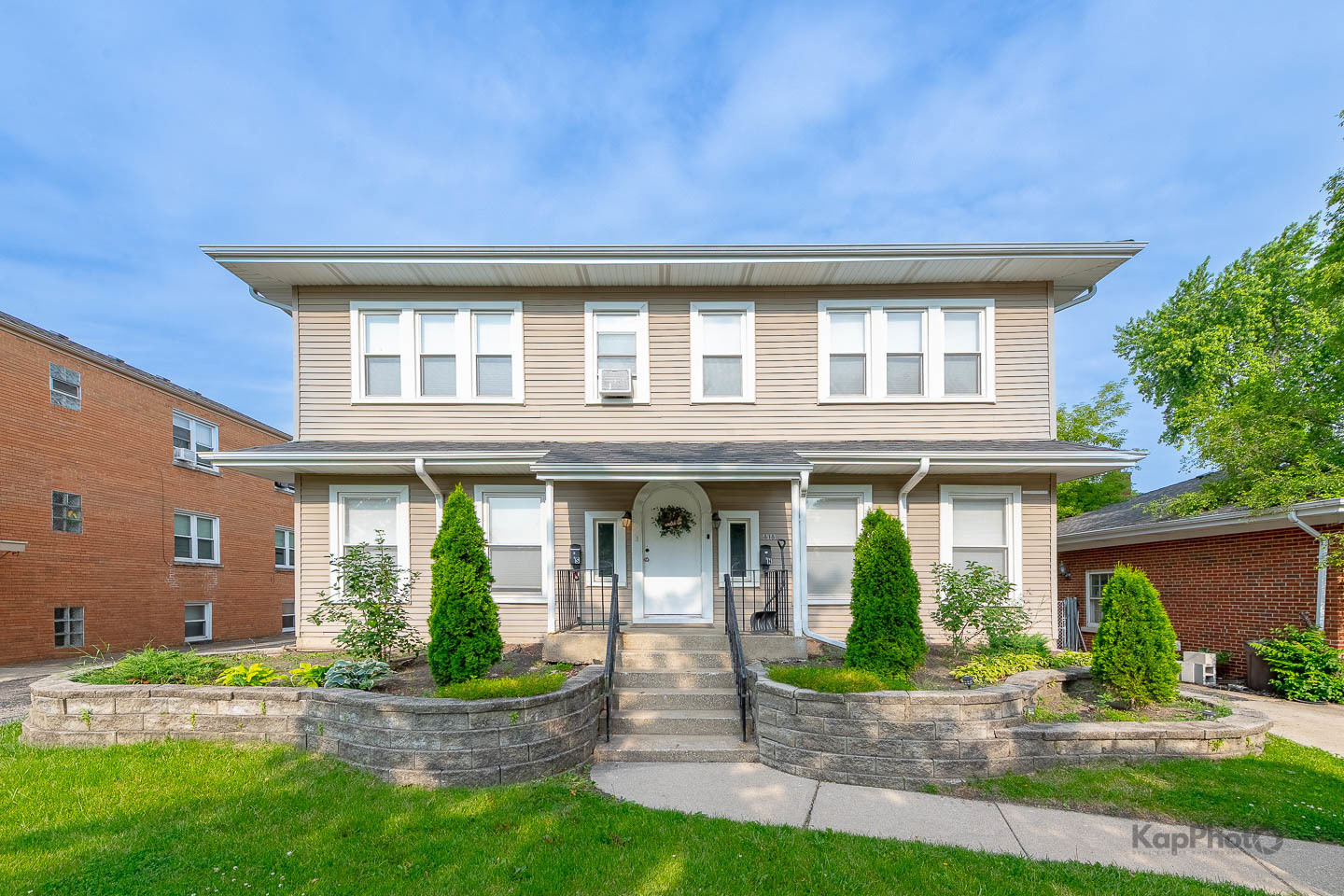 Property Photo: 818 N La Grange Road IL 60526