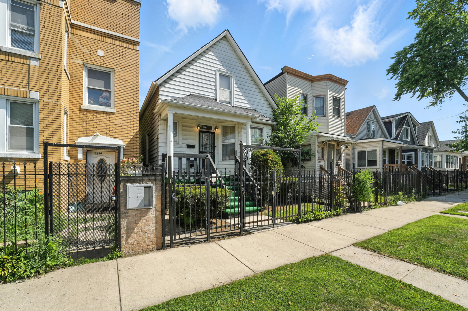 Property Photo: 4834 W Potomac Avenue IL 60651