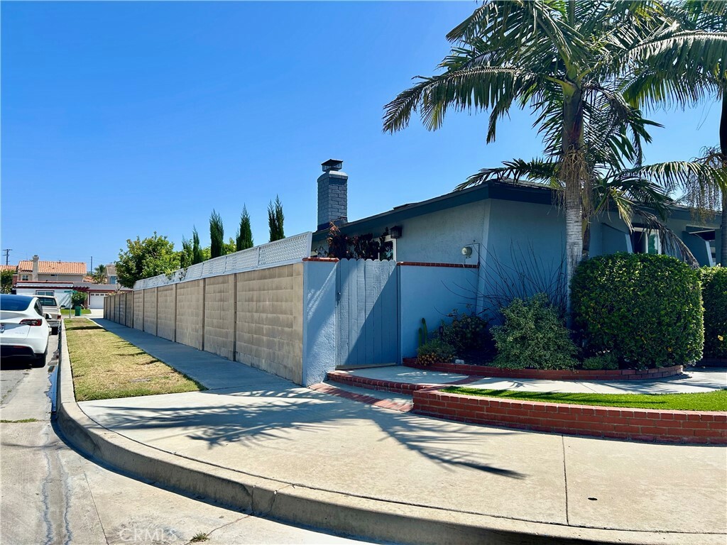 Property Photo: 5781 Westmoreland Circle CA 92683