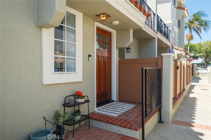 Property Photo: 511 N Elena Avenue Unit C CA 90277