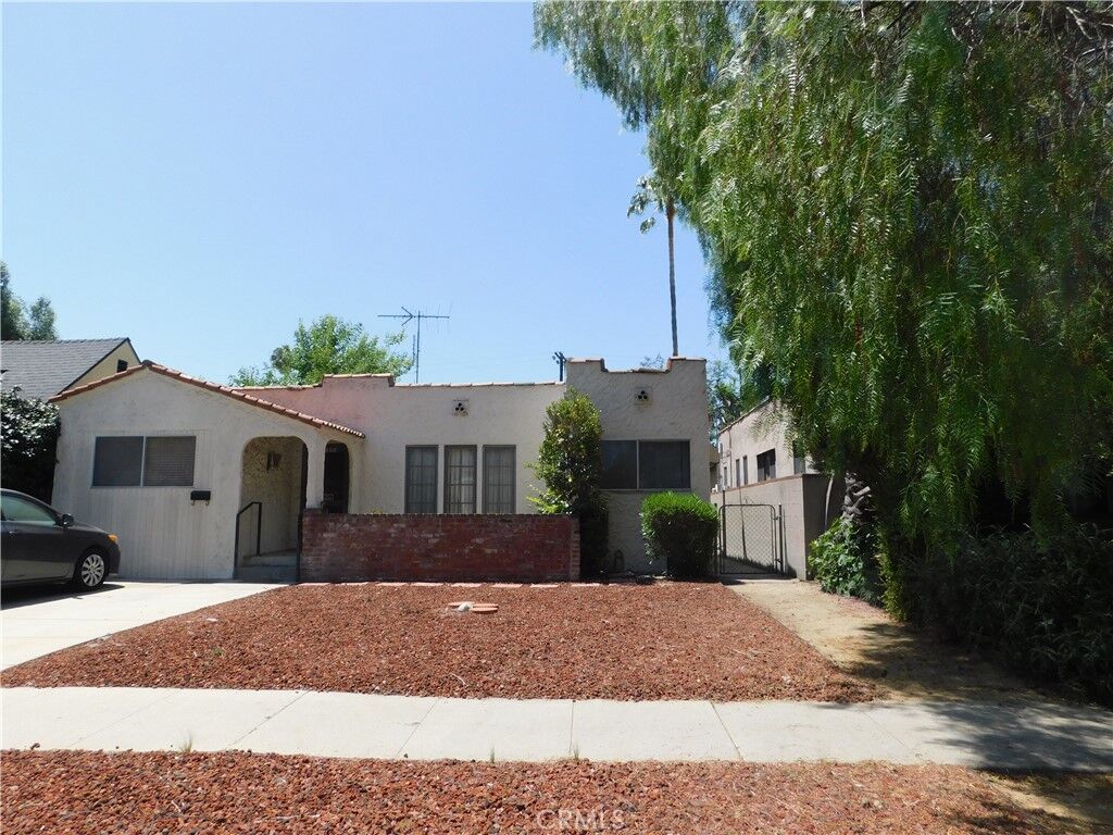 Property Photo: 10852 Otsego Street CA 91601