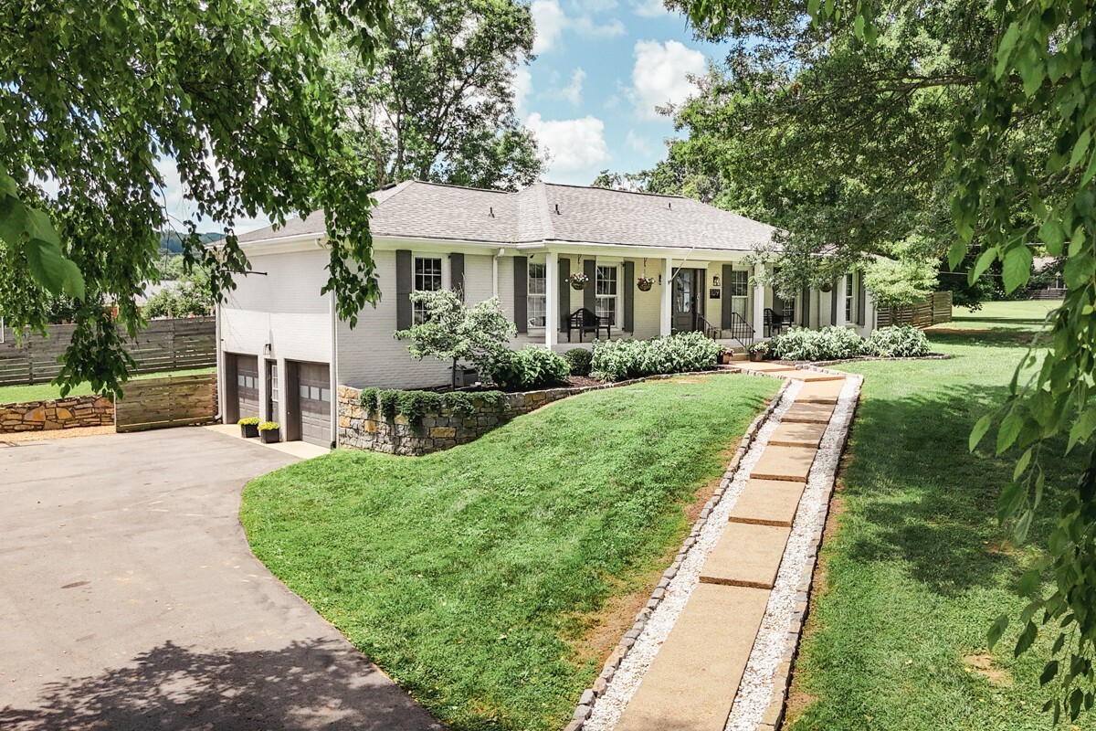 Property Photo: 109 Poplar St TN 37064