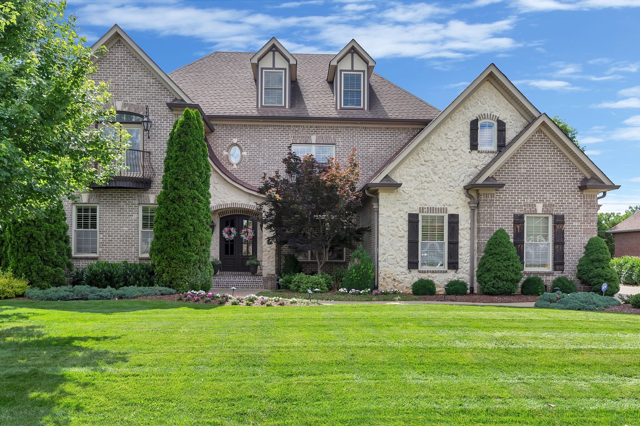 Property Photo: 2811 Craythorne Dr TN 37129
