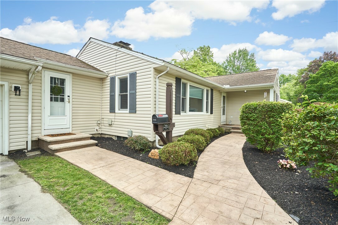 Property Photo:  7509 Acacia Avenue  OH 44060 
