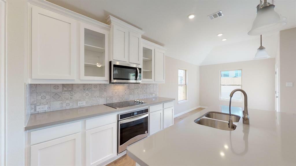Property Photo: 501 Pheasant Hill Lane TX 76028