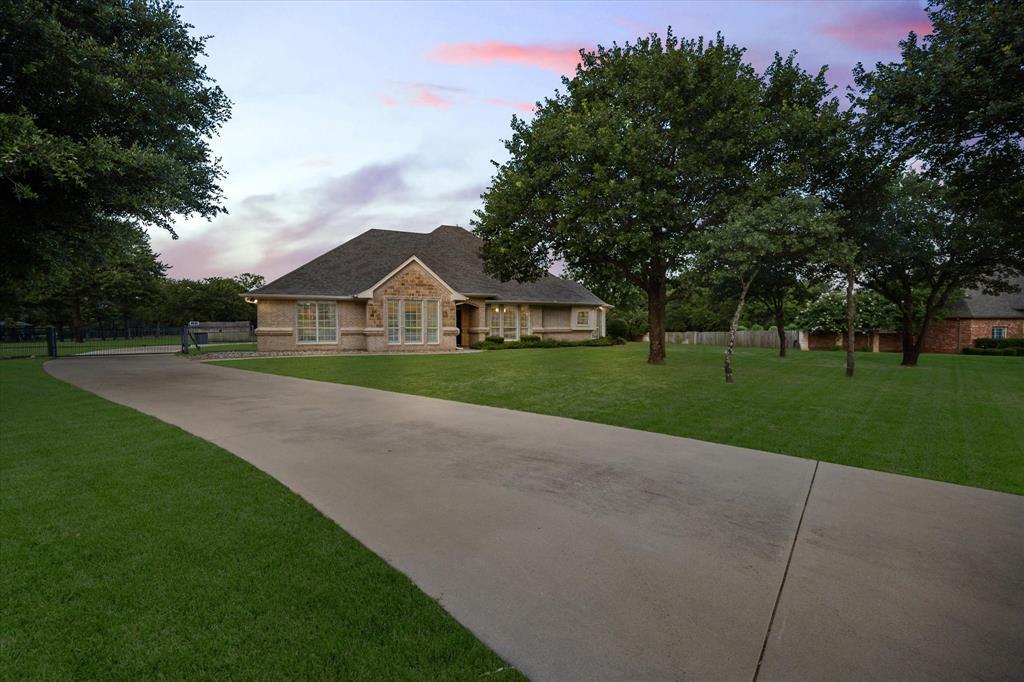 Property Photo: 2129 Woodland Hills Lane TX 76087