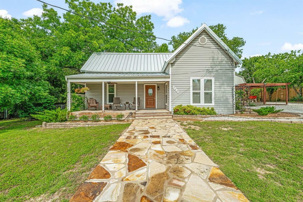 Property Photo: 735 N Crockett Street TX 76048