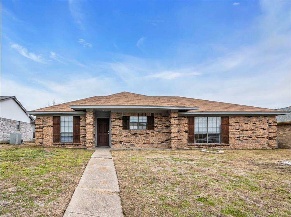 Property Photo: 1013 Huntersglen Drive TX 75150