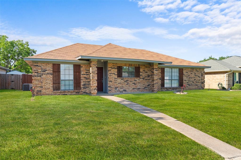 Property Photo: 1013 Hunters Glen Drive TX 75150