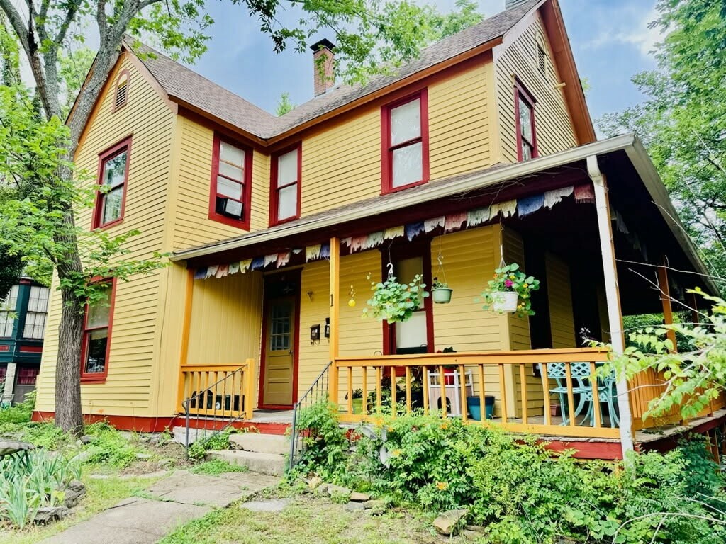 1 Ridgeway Avenue  Eureka Springs AR 72632 photo