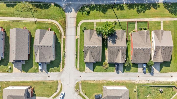 Property Photo:  2944 Old Farmington Road  AR 72704 