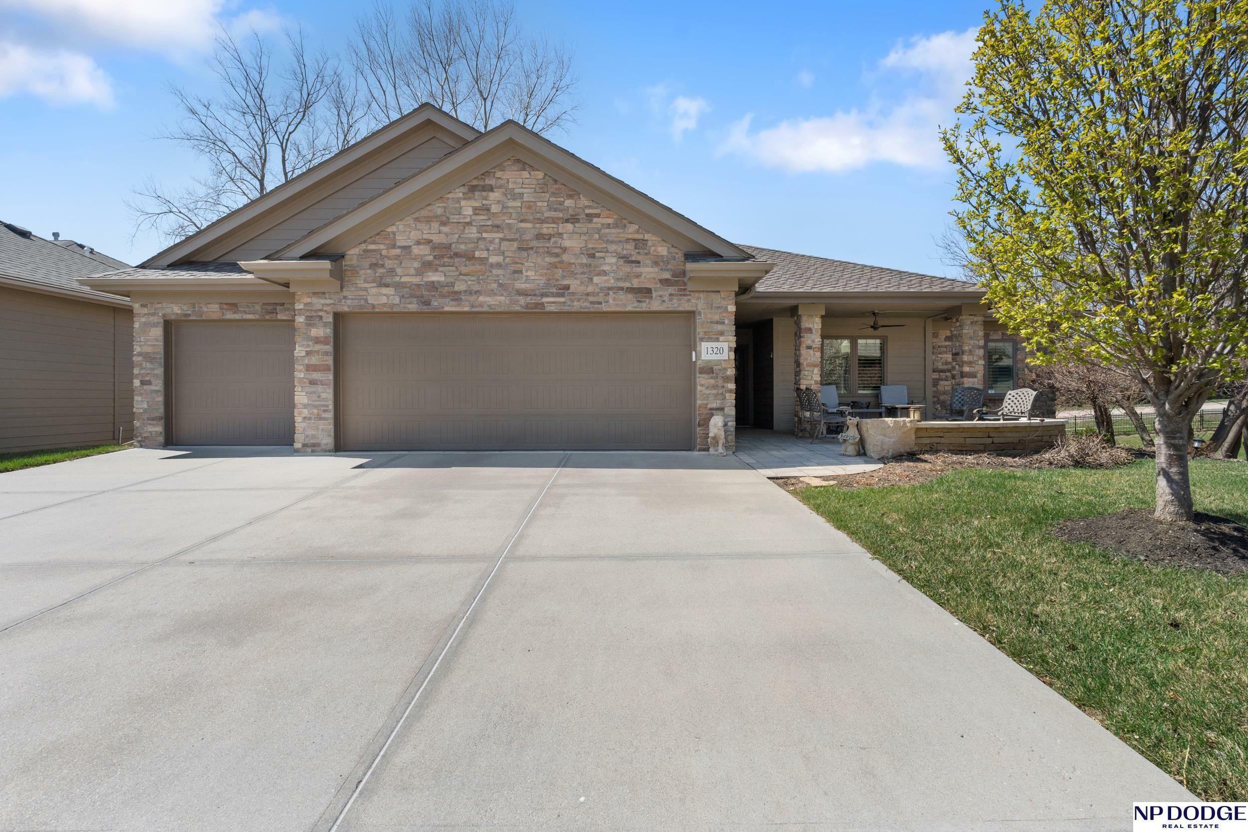 Property Photo: 1320 S 190th Plaza NE 68130