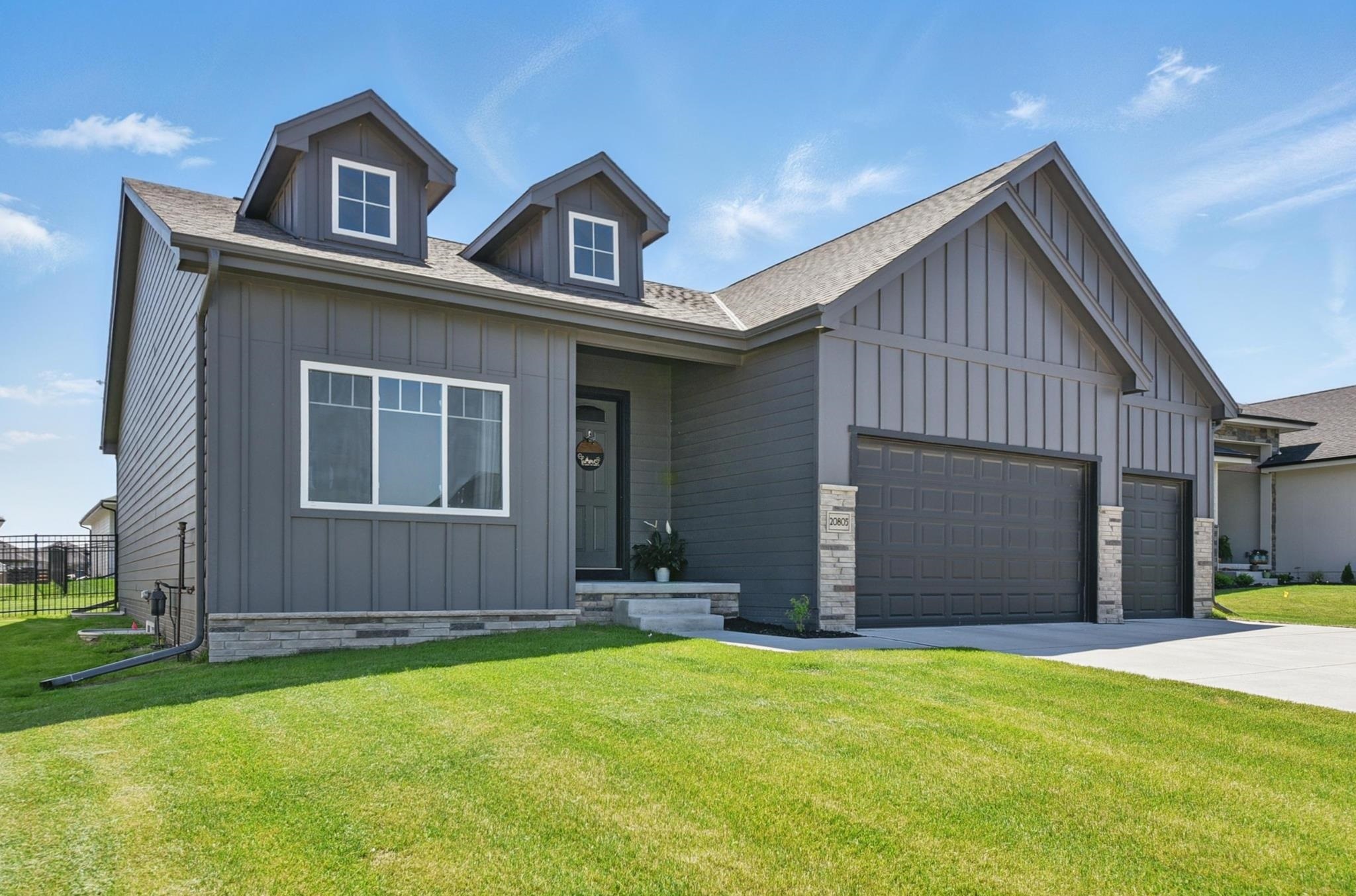 Property Photo: 20805 Hartman Avenue NE 68022