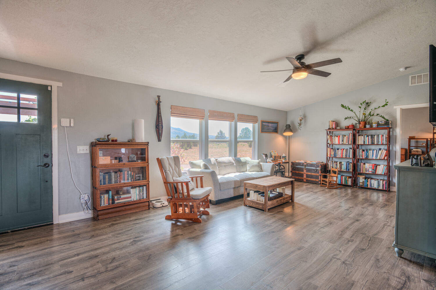 Property Photo: 11152 SE Highway 26 OR 97741